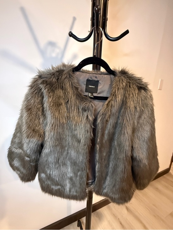 Forever 21 Jackets & Blazers - ‼️SOLD‼️Forever 21 Gray Faux Fur Teddy Jacket